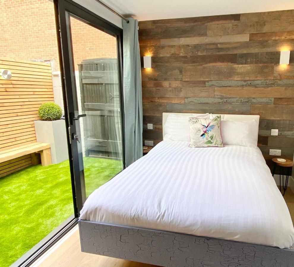 Cloud9 Guest House - By Coastline Retreats - 2 Bedroom Self Contained Garden Flat - Luxury Bath, Netflix, Superfast Wifi, Parking Included Μπόρνμουθ Εξωτερικό φωτογραφία