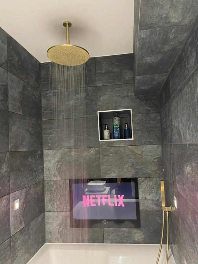 Cloud9 Guest House - By Coastline Retreats - 2 Bedroom Self Contained Garden Flat - Luxury Bath, Netflix, Superfast Wifi, Parking Included Μπόρνμουθ Εξωτερικό φωτογραφία